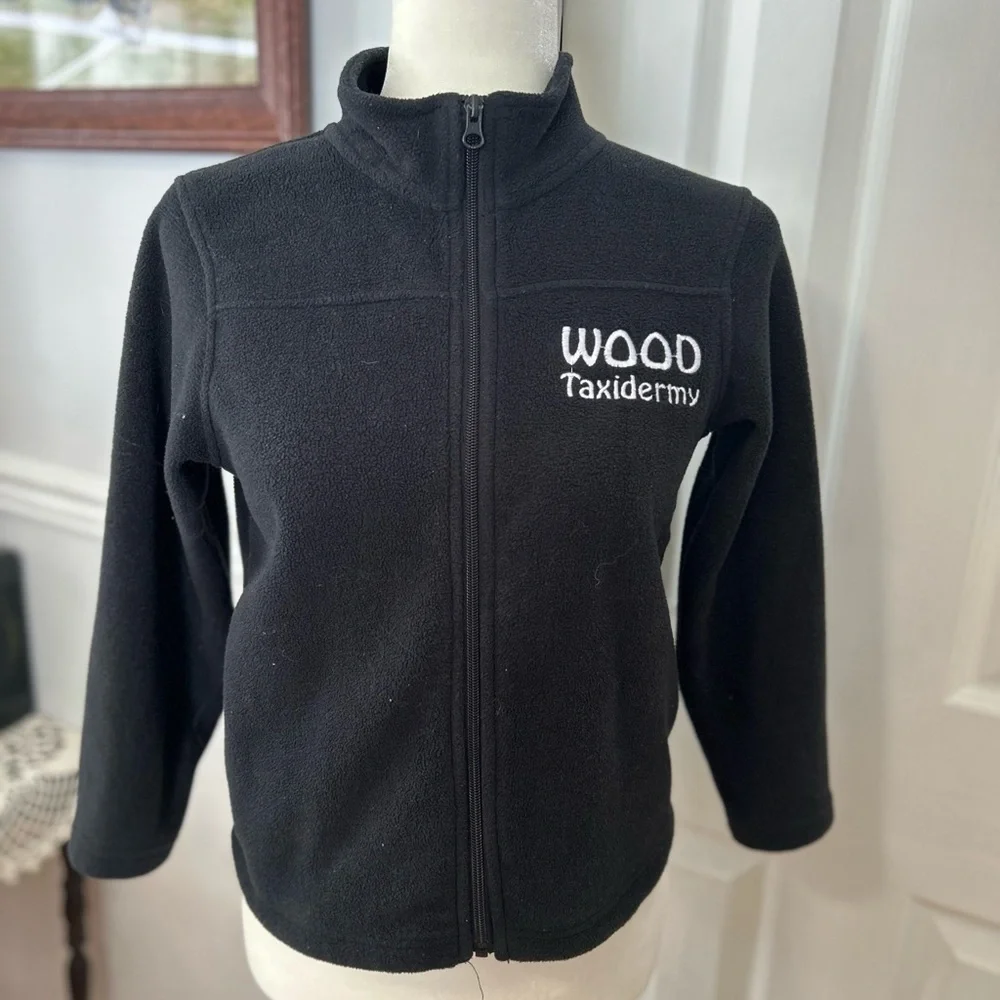 Bass pro outdoor kids jacket boys size medium black with wood taxidermy logo